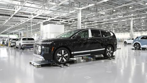 Otopark robotları otomobilleri kendi yerleştiriyor