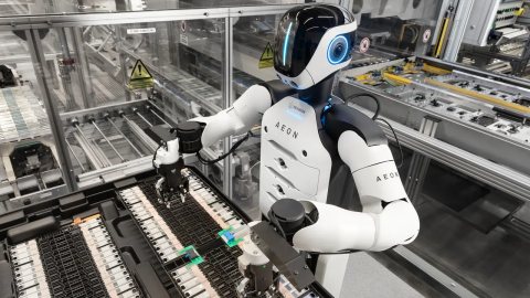 Robotlar milyonlarca Çinli çalışanı işsiz bırakacak!