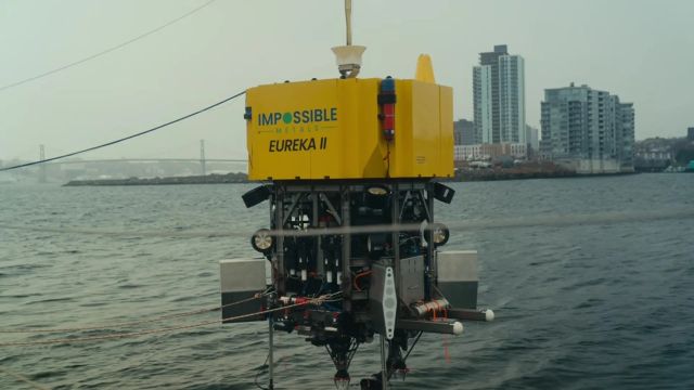 ABD'nin yeni sualtı robotu görevini yapıp güverteye kendi tırmandı!