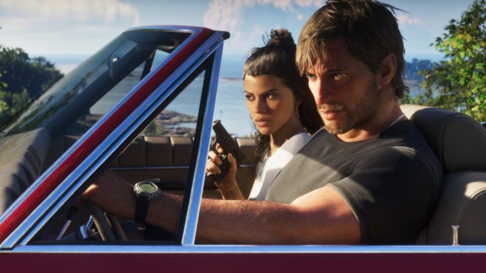 Grand Theft Auto VI oyunundan, açık havada kabriyeli bir arabada ilerleyen ana karakterler