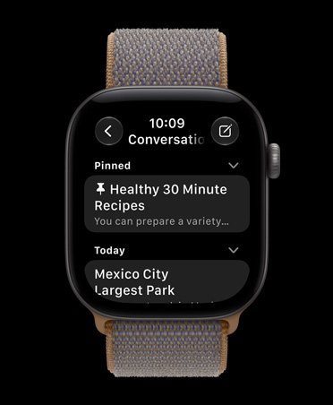 Apple Watch üzerindeki Siri uygulamasını gösteren resmî görsel.