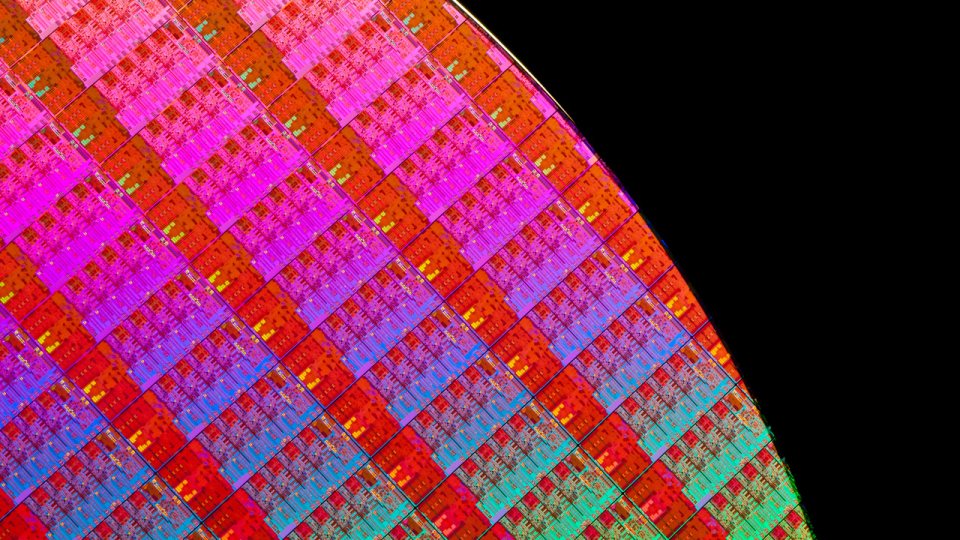 2013 tarihli fotoğrafta dördüncü nesil Intel Core işlemcilerine ait silikon plaka.