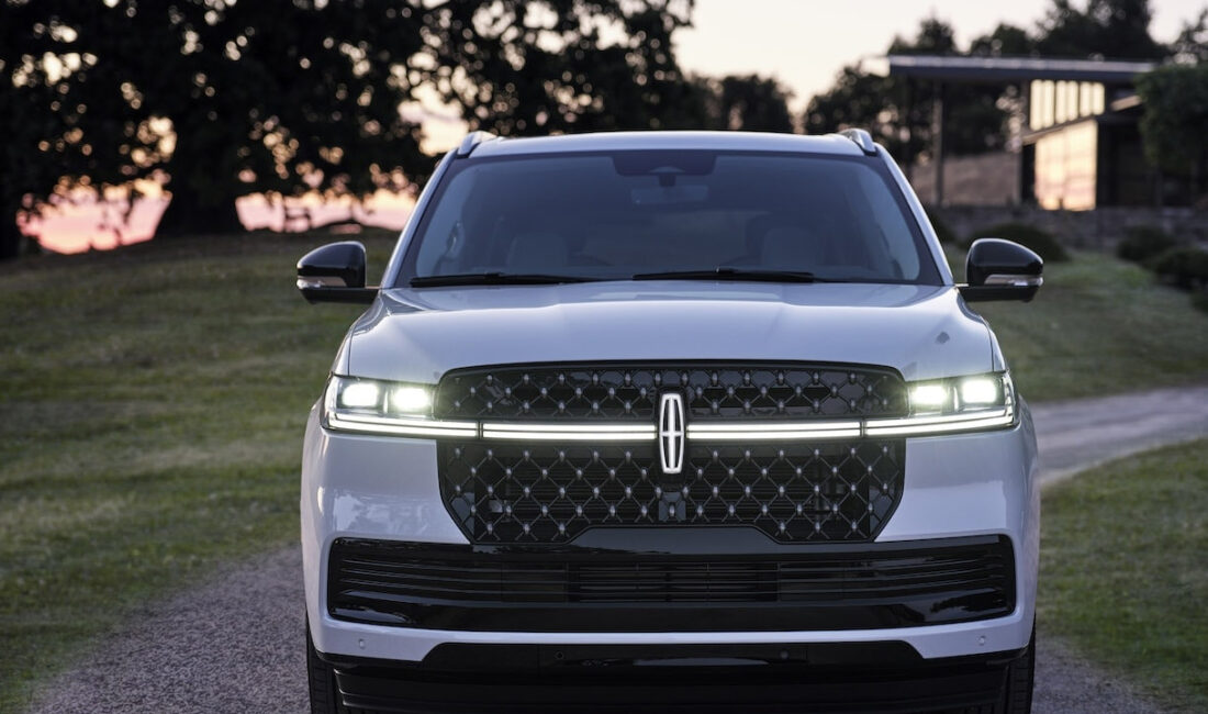 Dünyanın en çok otomobil üreten şirketlerinden Ford, lüks modeller ürettiği