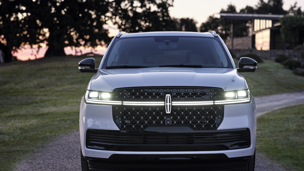 Dünyanın en çok otomobil üreten şirketlerinden Ford, lüks modeller ürettiği