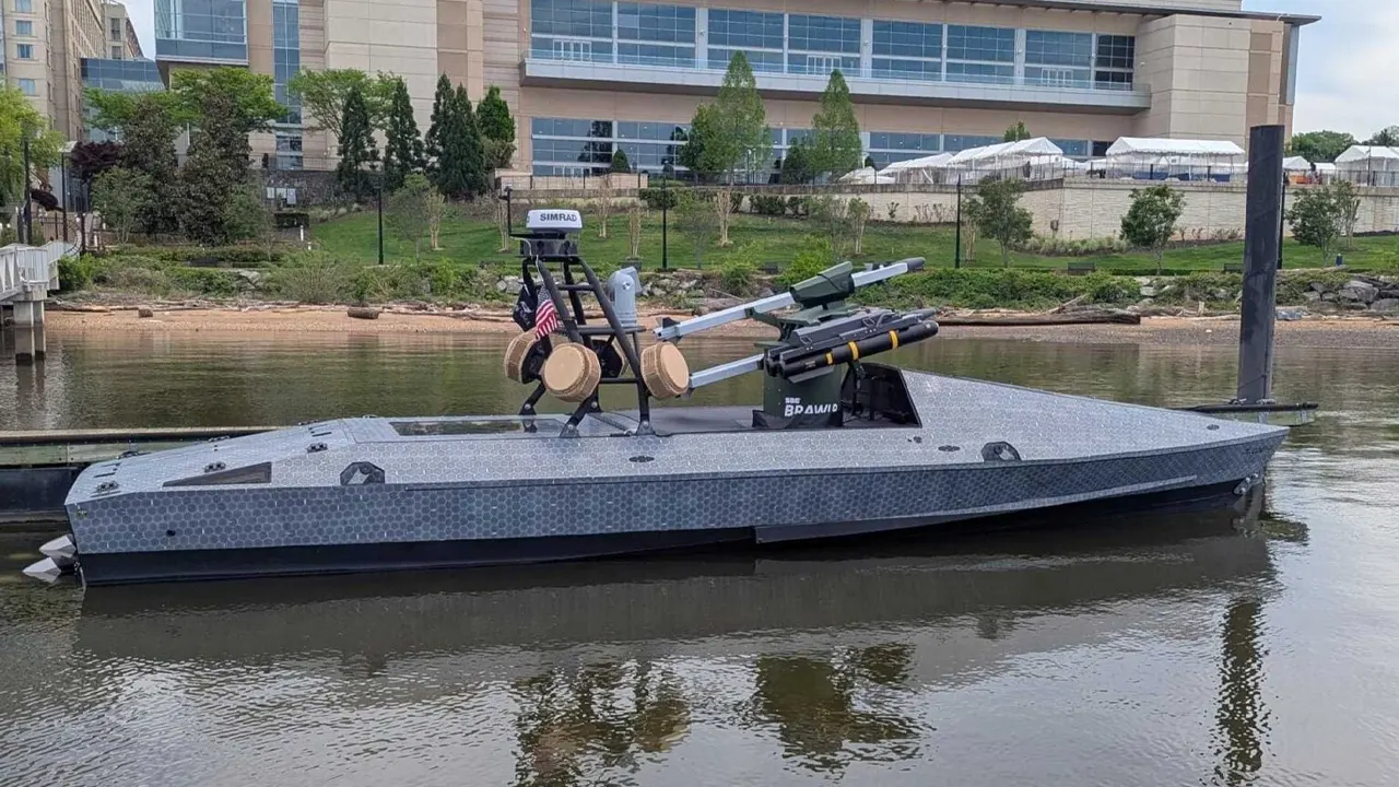 ABD'nin silahlı insansız deniz aracı tanıtıldı