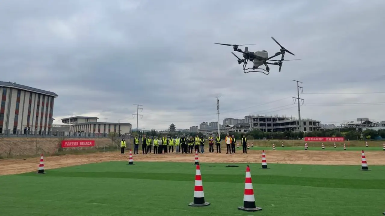 Çinli bilim insanları, lazer tabanlı kablosuz enerji aktarımıyla dronları havadayken