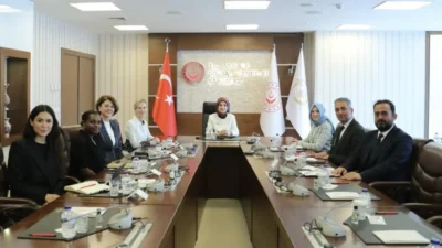 Aile ve Sosyal Hizmetler Bakanı Mahinur Özdemir Göktaş, Meta temsilcileriyle