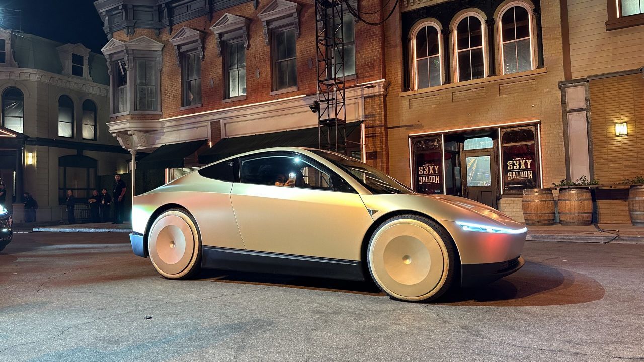 Cybercab nihayet yollara çıkıyor