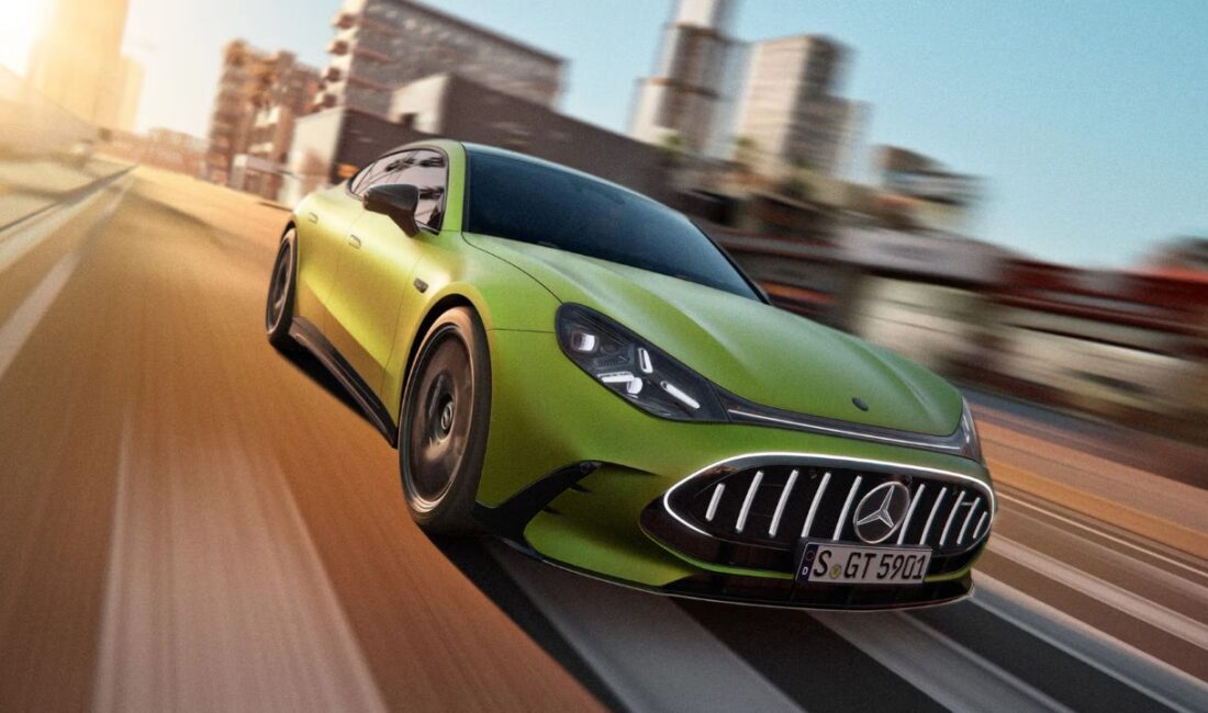 Mercedes-AMG, 1169 beygir güce sahip ve tek dokunuşla renk değiştiren