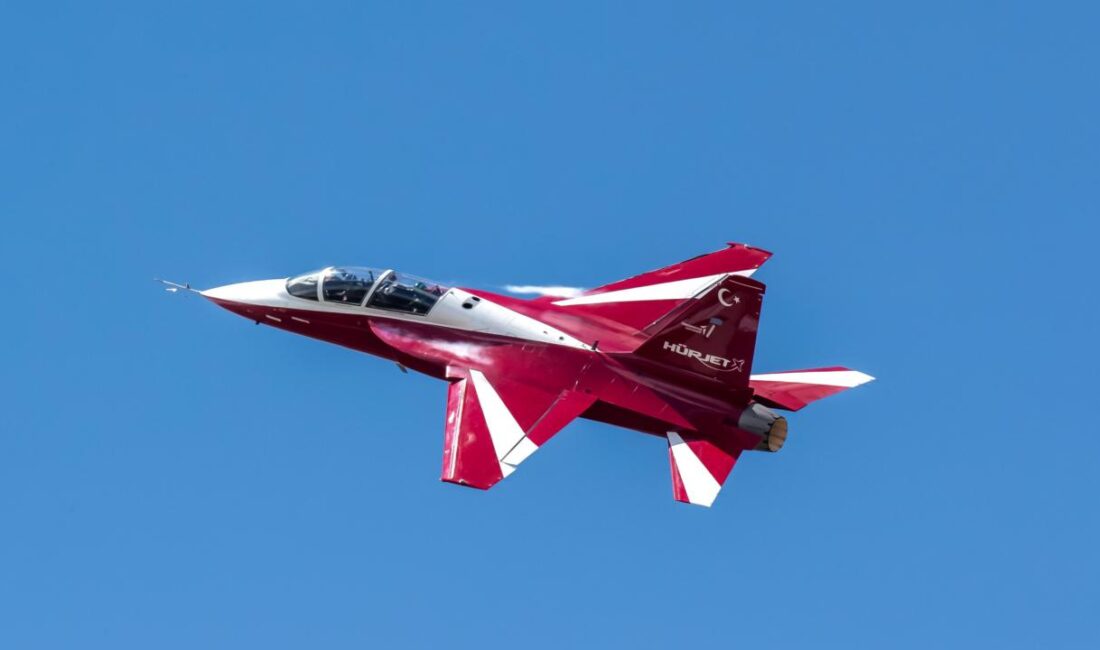 Türkiye'nin ilk yerli jet uçağı HÜRJET, gökyüzündeki rüştünü ispatladıktan sonra