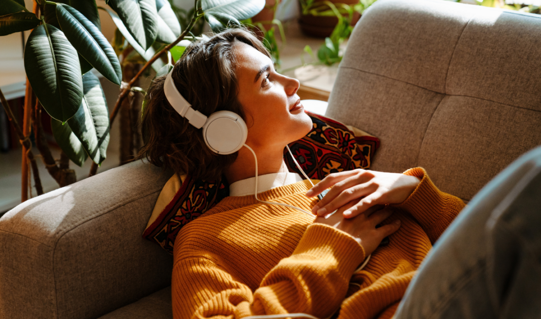 Yeni bir araştırma, müzik dinlemenin stresle mücadelede spor ve meditasyondan