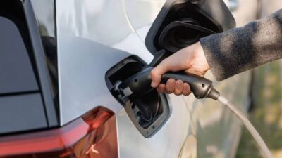 Çin'de oldukça popüler olan ve elektrikli araçların biten bataryasını dakikalar