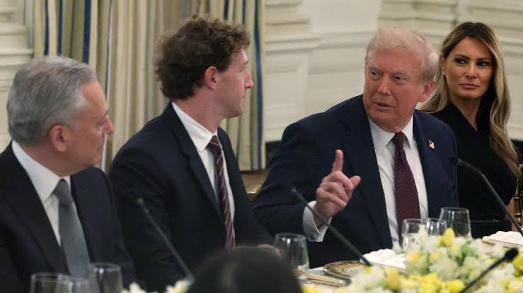 Trump teknoloji liderlerinin kendisine yaranma çabalarını tiye aldı