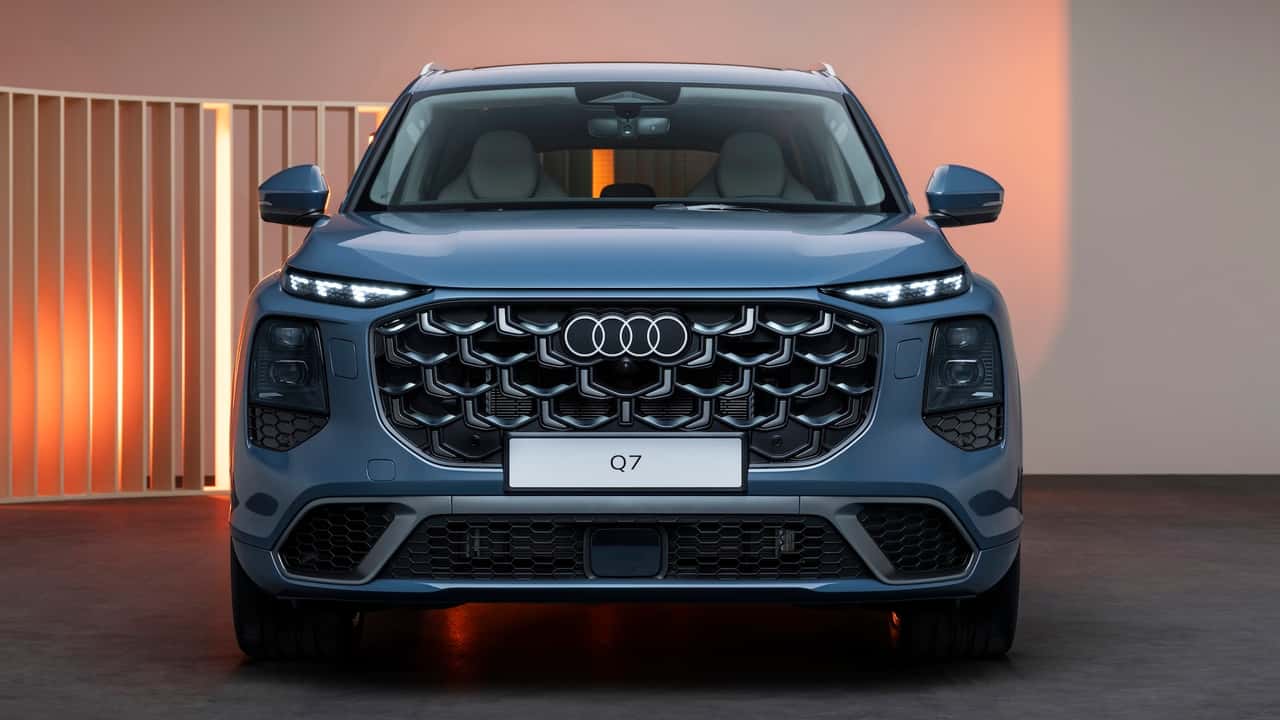 Audi sürücünün bayılması durumunda aracı güvenle yol kenarına çekebilen acil