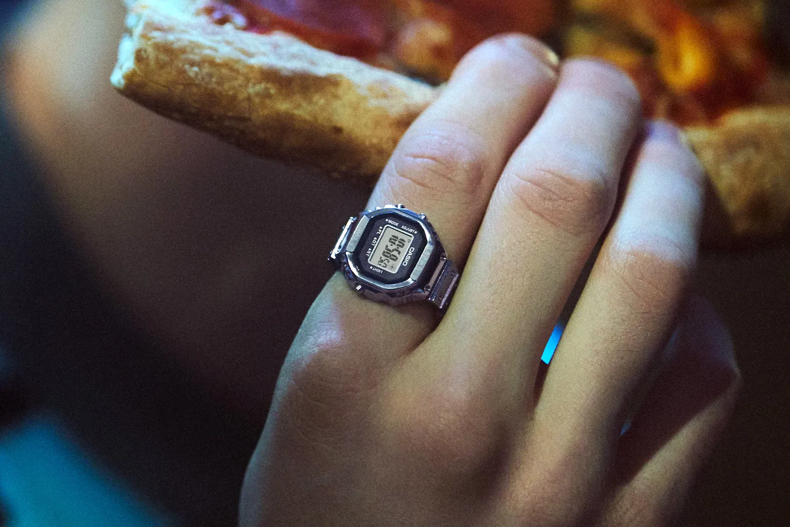 Casio'nun yeni yüzük saati sağlığınızı takip ediyor