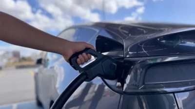 Dünyanın en büyük elektrikli araç bataryası üreticisi CATL, menzil endişesini