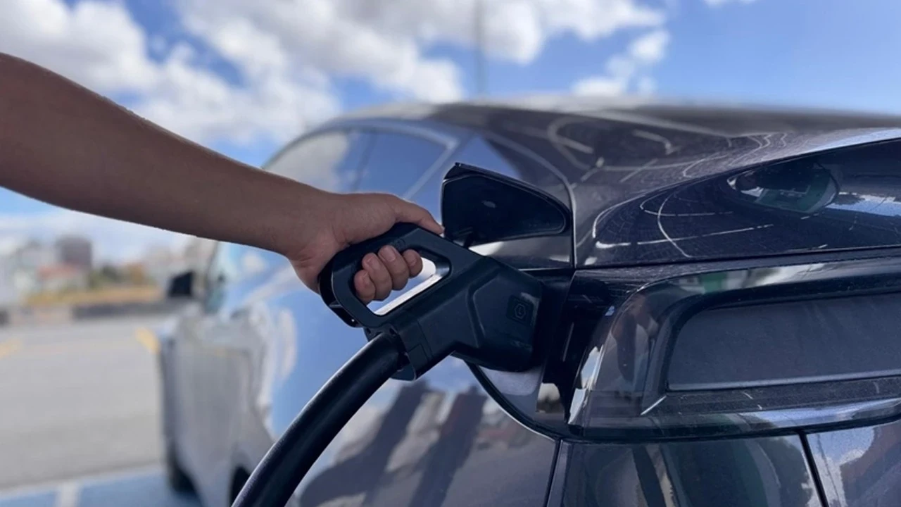 Dünyanın en büyük elektrikli araç bataryası üreticisi CATL, menzil endişesini