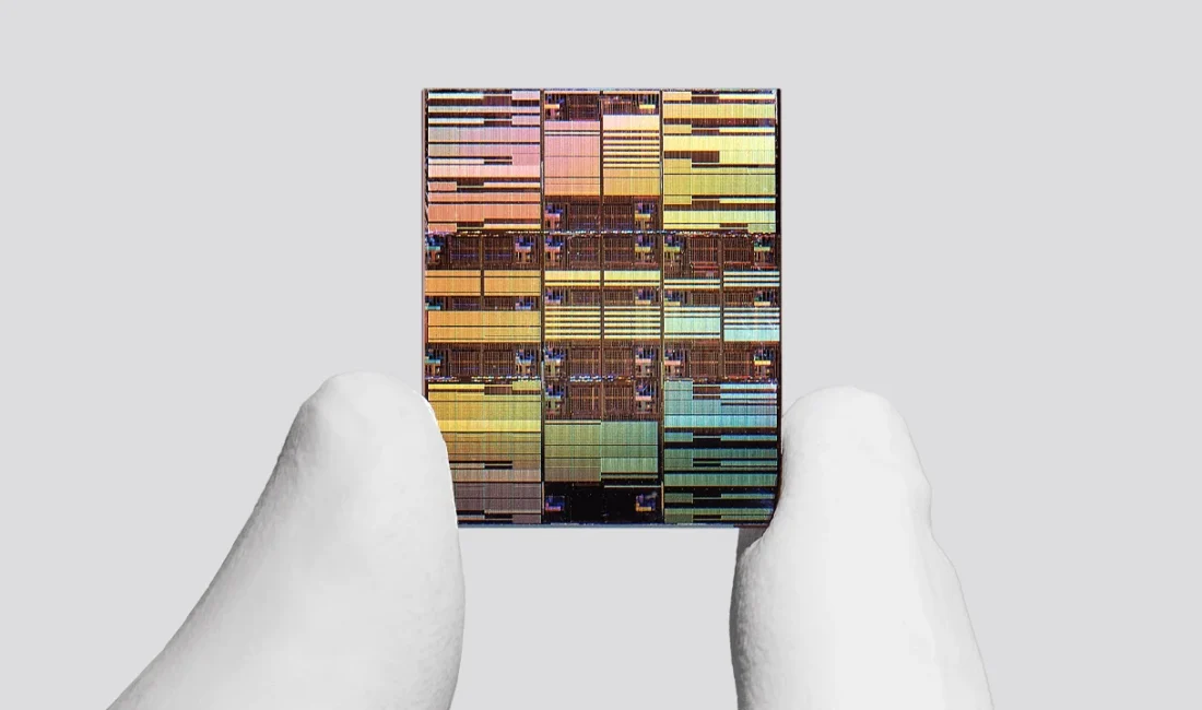 IBM 1 nanometre altında 100 milyar transistörlü çipini tanıttı IBM, 1 nanometrenin altındaki bir alana tam 100 milyar transistör