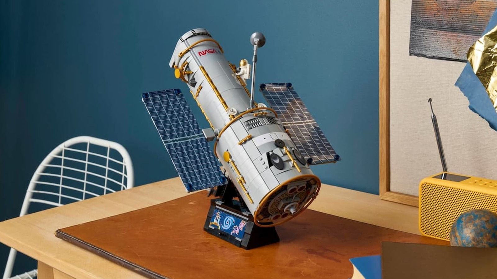 LEGO, evrenin en ünlü teleskopu Hubble'ı minik parçalarla yeniden yaratarak