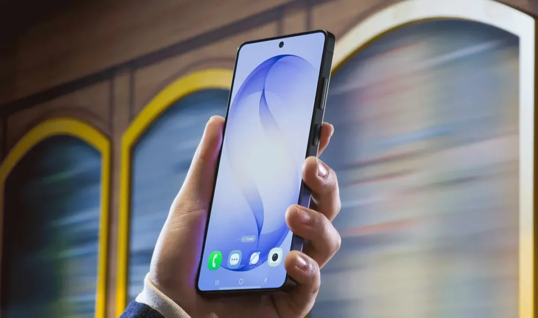 Samsung, Galaxy S26 Ultra ile sunduğu ve ekranı yan açılardan