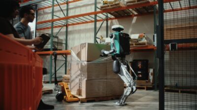 Agility Robotics tarafından geliştirilen ve lojistik devi GXO Logistics tesislerinde