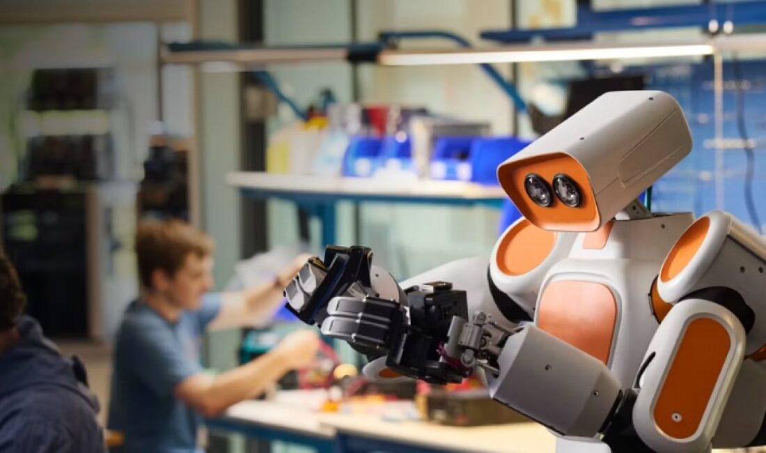 Toyota’nın yeni robotları hatalarından ders çıkararak kendi kendilerini eğitiyor Araştırmacılar, karmaşık kod satırları yerine insan biyolojisine benzer şekilde geçmiş