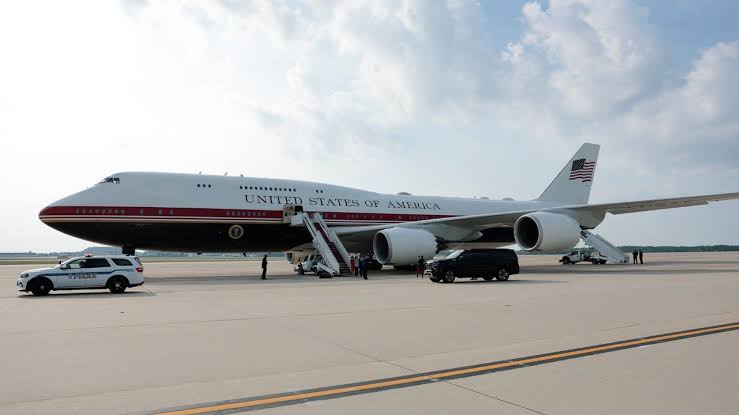 Trump 400 milyon dolarlık yeni Air Force One ile ilk uçuşunu yaptı ABD Başkanı Donald Trump, Katar hükümeti tarafından hediye edilen ve