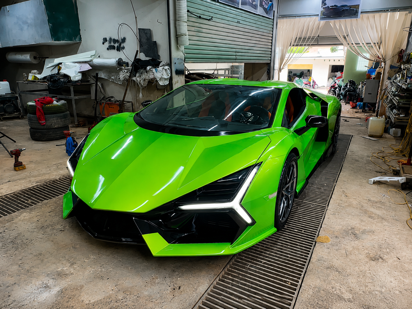 Lamborghini Revuelto