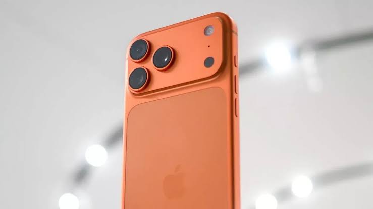 Apple’dan sürpriz ortaklık: iPhone 18 modellerinde Samsung imzası! Apple, uzun senelerdir sadece Sony şirketinden tedarik ettiği akıllı telefon