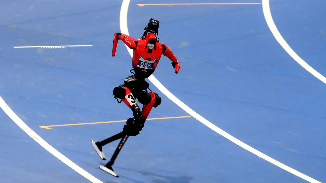 İnsansı robot 100 metrede Usain Bolt'un rekorunu kırdı!
