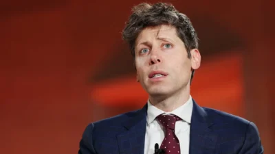 OpenAI CEO'su Sam Altman, yapay zekanın iş dünyasını kökten dönüştürdüğü