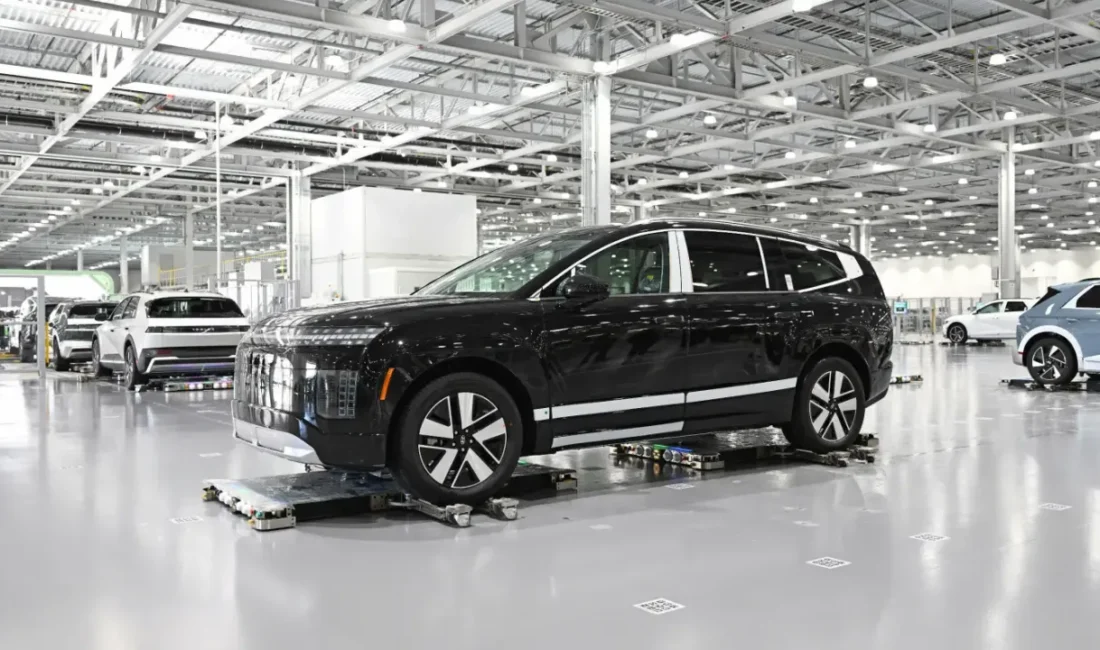Hyundai bünyesindeki konsorsiyum, otomobillerin altına girerek taşıma gerçekleştiren ve otopark