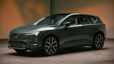 Volvo, elektrikli modellerine eklediği yeni araçlar arası güvenlik sistemiyle yoldaki