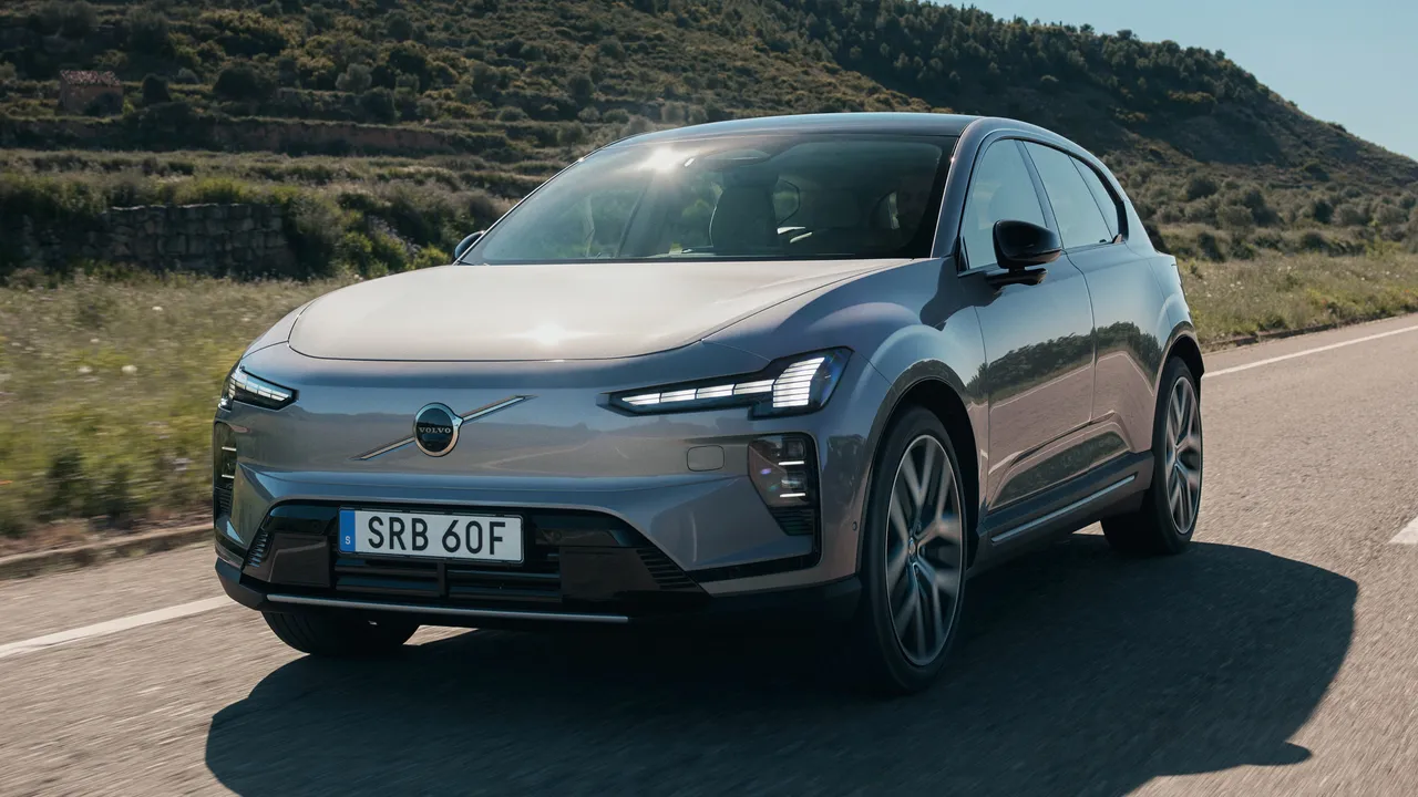 Volvo'dan hayat kurtaran yeni uyarı sistemi: Viraj arkasındaki kazayı bile görecek!