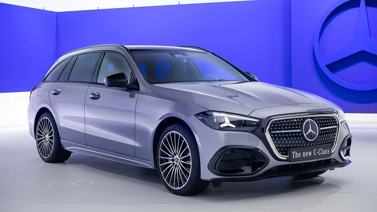 Mercedes-Benz, popüler C-Serisi modelini makyajlayarak MB.OS işletim sistemi ve yapay