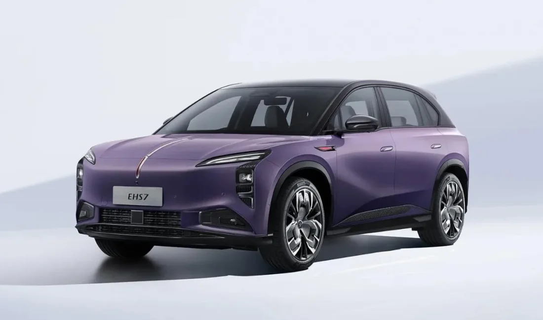 Çinli otomotiv devi FAW Hongqi, elektrikli araçların cam tavanını küçük