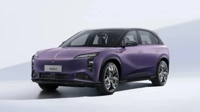 Çinli otomotiv devi FAW Hongqi, elektrikli araçların cam tavanını küçük