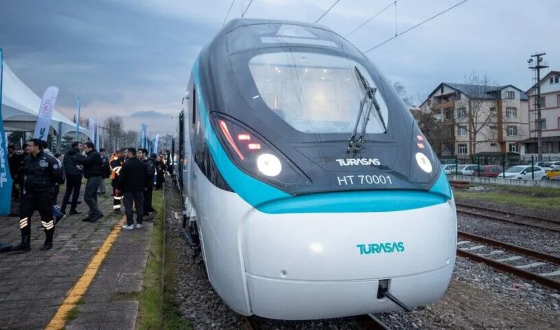 Yerli elektrikli hızlı tren saatte 250 kilometre hıza ulaştı Türkiye'nin ilk yerli elektrikli hızlı tren seti, Eskişehir-Polatlı hattında gerçekleştirilen